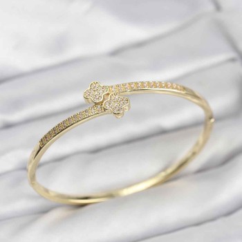 Pirinç Gold Renk Zirkon Taşlı Yonca Model Kadın Kelepçe Bileklik Pirinç Gold Renk Zirkon Taşlı Yonca Model Kadın Kelepçe Bileklik