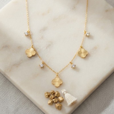 Pirinç Gold Renk Zirkon Taşlı Yonca Model Kadın Kolye Pirinç Gold Renk Zirkon Taşlı Yonca Model Kadın Kolye