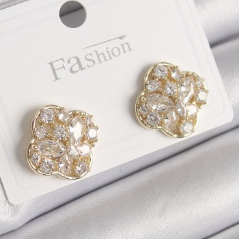 Pirinç Gold Renk Zirkon Taşlı Yonca Model Kadın Küpe Pirinç Gold Renk Zirkon Taşlı Yonca Model Kadın Küpe