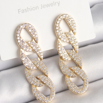 Pirinç Gold Renk Zirkon Taşlı Zincir Model Kadın Küpe Pirinç Gold Renk Zirkon Taşlı Zincir Model Kadın Küpe