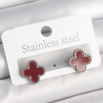 Pirinç Gümüş Renk Bordo Yonca Model Kadın Küpe Pirinç Gümüş Renk Bordo Yonca Model Kadın Küpe