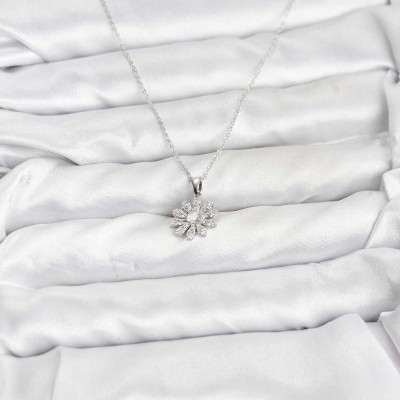 Pirinç Gümüş Renk Çiçek Model Kadın Kolye Pirinç Gümüş Renk Çiçek Model Kadın Kolye