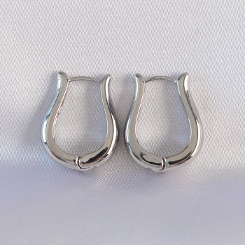 Pirinç Gümüş Renk İçi Boş Gül Küpe Pirinç Gümüş Renk İçi Boş Gül Küpe