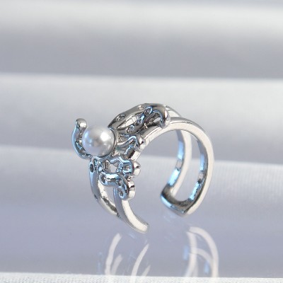 Pirinç Gümüş Renk İncili Ahtapot Earcuff Küpe Pirinç Gümüş Renk İncili Ahtapot Earcuff Küpe
