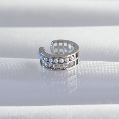 Pirinç Gümüş Renk İncili Baget Taşlı Earcuff Küpe Pirinç Gümüş Renk İncili Baget Taşlı Earcuff Küpe
