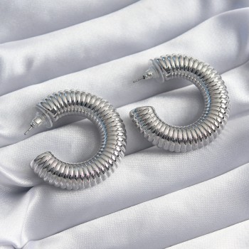Pirinç Gümüş Renk İşleme Halka Model Kadın Küpe Pirinç Gümüş Renk İşleme Halka Model Kadın Küpe