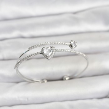Pirinç Gümüş Renk Kalp Model Zirkon Taşlı Kadın Bileklik Pirinç Gümüş Renk Kalp Model Zirkon Taşlı Kadın Bileklik