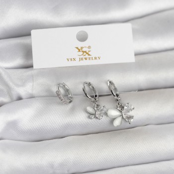 Pirinç Gümüş Renk Kelebek Model 3'lü Kadın Küpe Pirinç Gümüş Renk Kelebek Model 3'lü Kadın Küpe