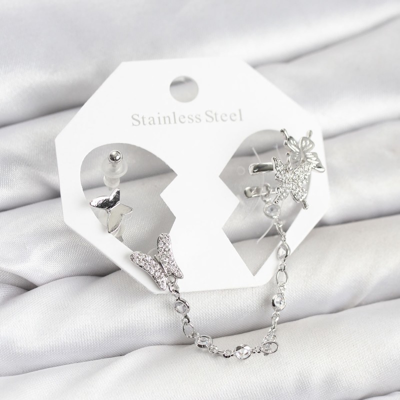 Pirinç Gümüş Renk Kelebek Model Zincir Bağlantılı Ear Cuff Küpe Seti Pirinç Gümüş Renk Kelebek Model Zincir Bağlantılı Ear Cuff Küpe Seti
