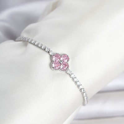 Pirinç Gümüş Renk Pembe Zirkon Taşlı Yonca Model Su Yolu Kadın Bileklik Pirinç Gümüş Renk Pembe Zirkon Taşlı Yonca Model Su Yolu Kadın Bileklik