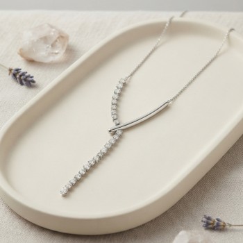 Pirinç Gümüş Renk Zirkon Taşlı Asimetrik Bar Model Kadın Kolye