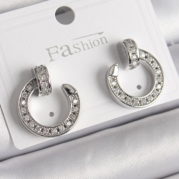 Pirinç Gümüş Renk Zirkon Taşlı Çivi Halka Model Kadın Küpe Pirinç Gümüş Renk Zirkon Taşlı Çivi Halka Model Kadın Küpe