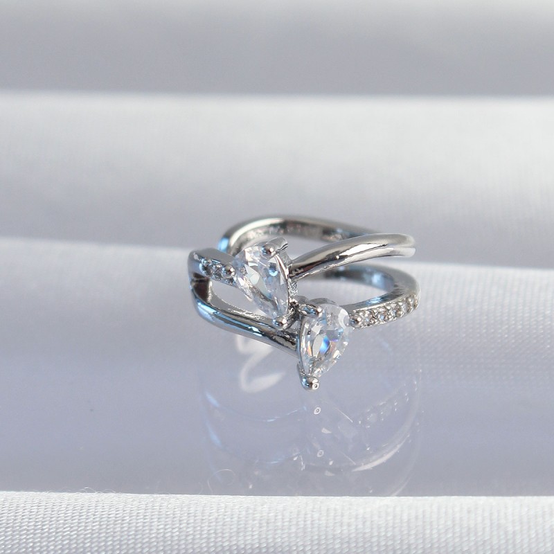 Pirinç Gümüş Renk Zirkon Taşlı Damla Earcuff Küpe Pirinç Gümüş Renk Zirkon Taşlı Damla Earcuff Küpe