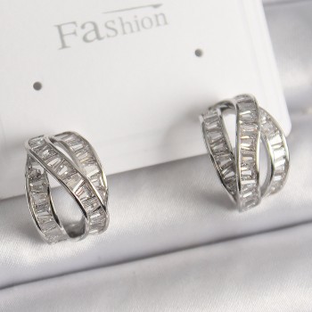 Pirinç Gümüş Renk Zirkon Taşlı Düğüm Halka Model Kadın Küpe Pirinç Gümüş Renk Zirkon Taşlı Düğüm Halka Model Kadın Küpe