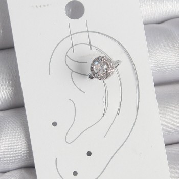 Pirinç Gümüş Renk Zirkon Taşlı Kadın Kıkırdak Model Küpe Pirinç Gümüş Renk Zirkon Taşlı Kadın Kıkırdak Model Küpe
