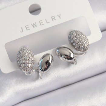 Pirinç Gümüş Renk Zirkon Taşlı Kadın Küpe Pirinç Gümüş Renk Zirkon Taşlı Kadın Küpe