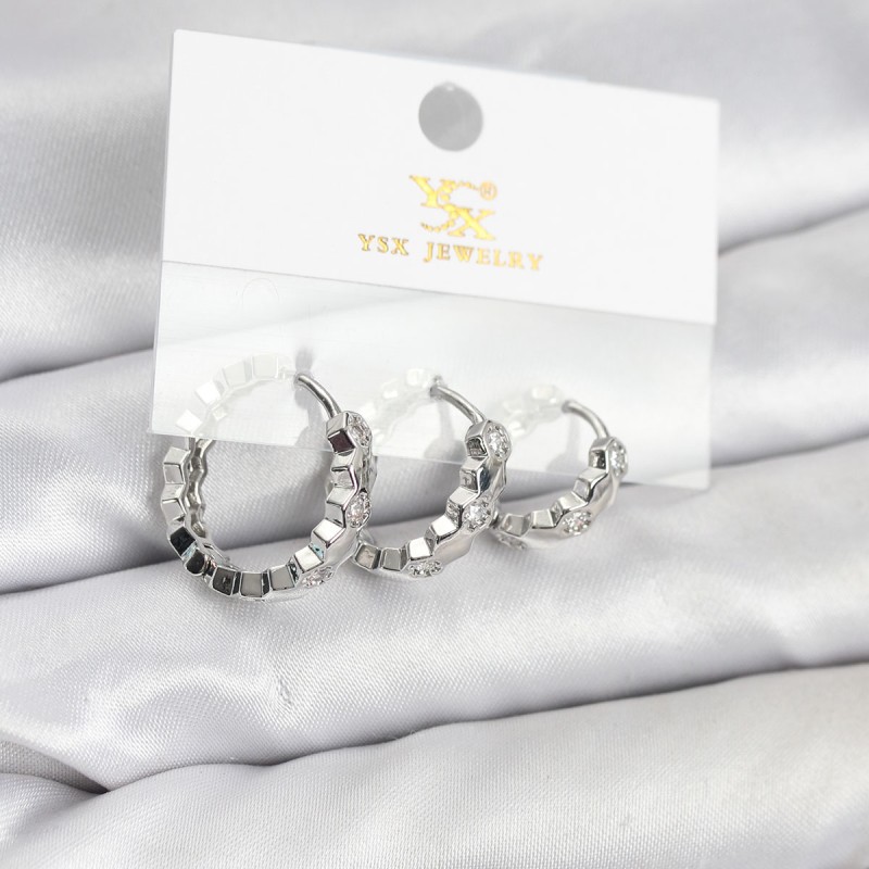 Pirinç Gümüş Renk Zirkon Taşlı Petek Halka Model YSX Trio Küpe Seti Pirinç Gümüş Renk Zirkon Taşlı Petek Halka Model YSX Trio Küpe Seti