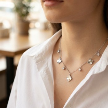 Pirinç Gümüş Renk Zirkon Taşlı Yonca Model Kadın Kolye