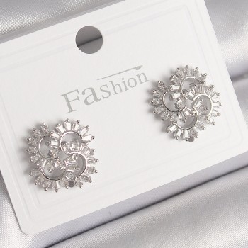 Pirinç Gümüş Renk Zirkon Taşlı Yonca Model Kadın Küpe