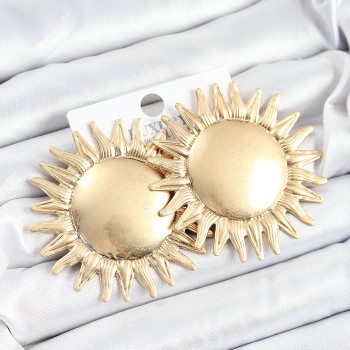 Pirinç Güneş Model Gold Renk Kadın Küpe Pirinç Güneş Model Gold Renk Kadın Küpe