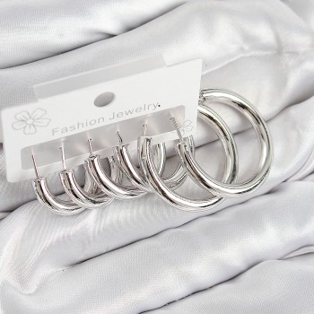 Pirinç Halka Model Gümüş Renk Kadın Set Küpe Pirinç Halka Model Gümüş Renk Kadın Set Küpe