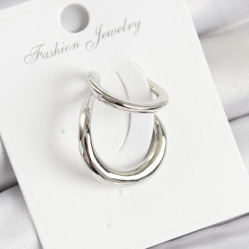 Pirinç Halka Model Gümüş Renk Sağ Kıkırdak Küpe Pirinç Halka Model Gümüş Renk Sağ Kıkırdak Küpe