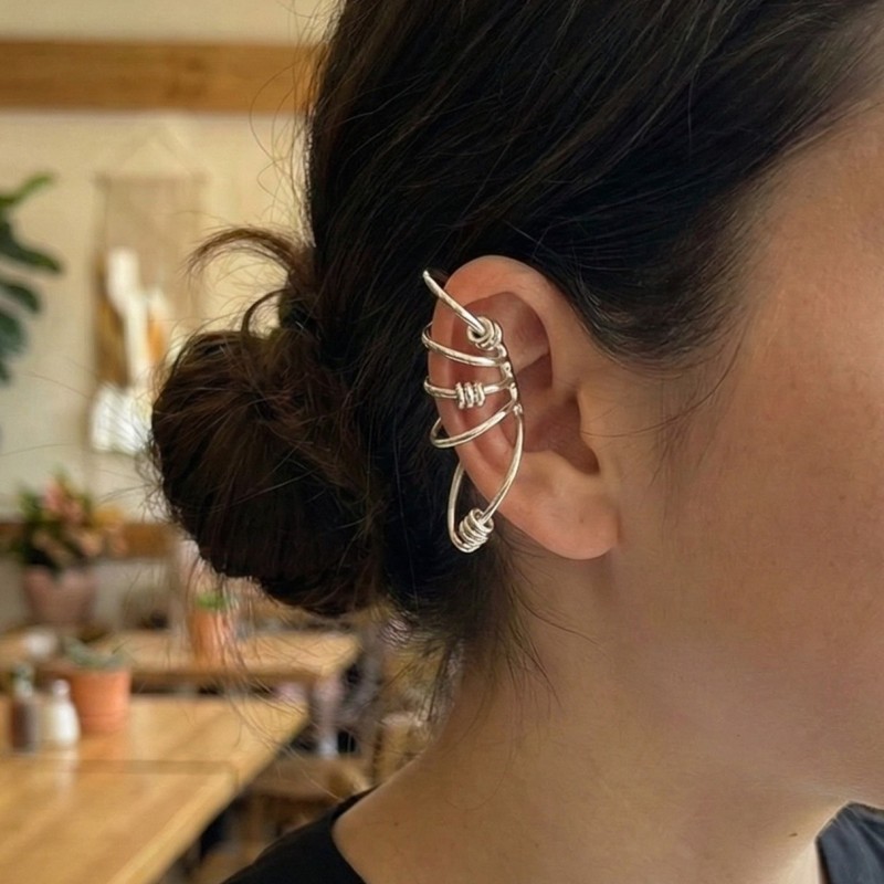 Pirinç Halkalı Model Gümüş Renk Kıkırdak Küpe Pirinç Halkalı Model Gümüş Renk Kıkırdak Küpe