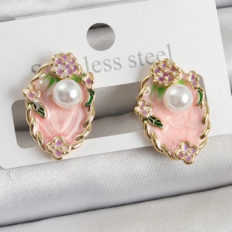 Pirinç Pembe Mineli İnci Detaylı Sanatsal Portre Model Gold Renk Kadın Küpe Pirinç Pembe Mineli İnci Detaylı Sanatsal Portre Model Gold Renk Kadın Küpe
