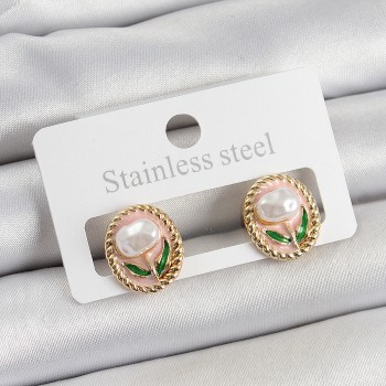 Pirinç Pembe Mineli Lale Figürlü Sanatsal Portre Model Gold Renk Kadın Küpe Pirinç Pembe Mineli Lale Figürlü Sanatsal Portre Model Gold Renk Kadın Küpe