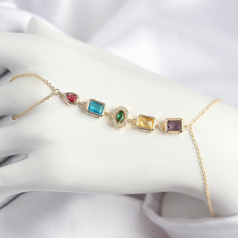 Pirinç Renkli Zirkon Taşlı Model Gold Renk Şahmeran Pirinç Renkli Zirkon Taşlı Model Gold Renk Şahmeran