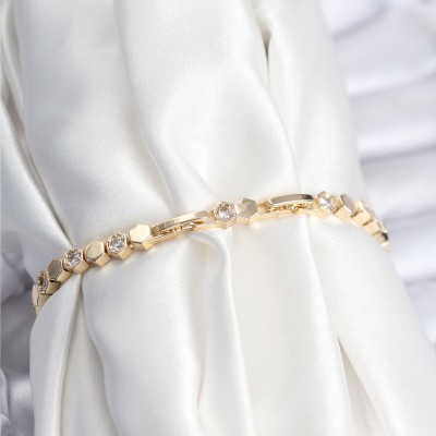 Pirinç VIP Seri Gold Renk Petek Model Kadın Bileklik Pirinç VIP Seri Gold Renk Petek Model Kadın Bileklik