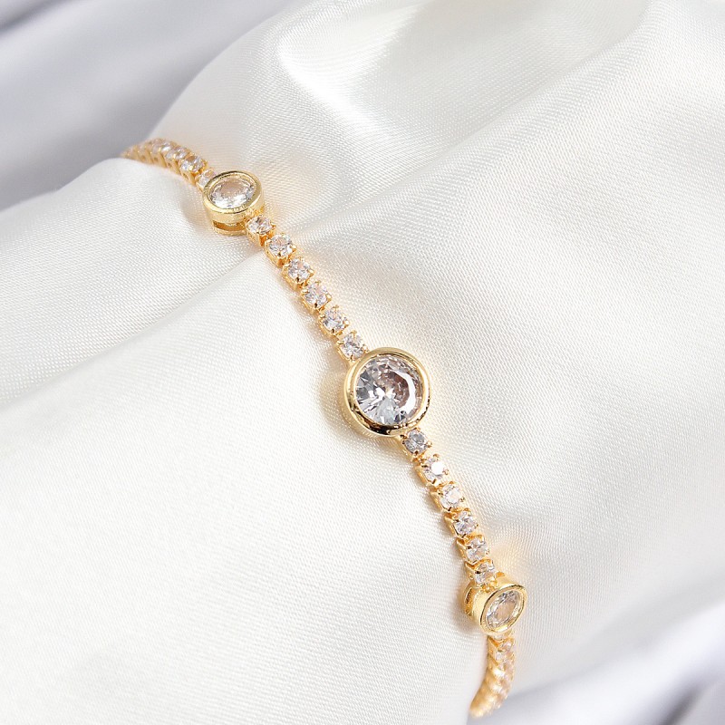 Pirinç Zirkon Taşlı Daire Model Gold Renk Asansörlü Kadın Bileklik Pirinç Zirkon Taşlı Daire Model Gold Renk Asansörlü Kadın Bileklik