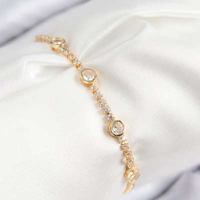 Pirinç Zirkon Taşlı Daire Model Gold Renk Asansörlü Kadın Bileklik Pirinç Zirkon Taşlı Daire Model Gold Renk Asansörlü Kadın Bileklik