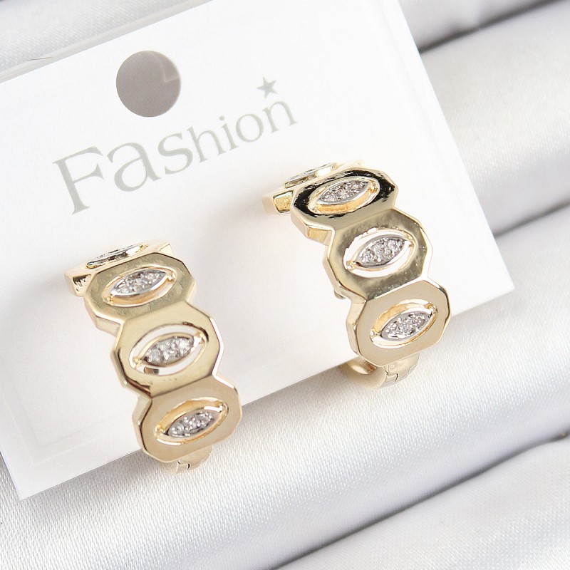 Pirinç Zirkon Taşlı Damla Figürlü Halka Model Gold Renk Kadın Küpe Pirinç Zirkon Taşlı Damla Figürlü Halka Model Gold Renk Kadın Küpe