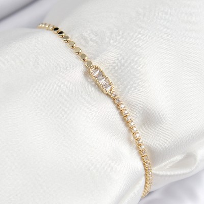 Pirinç Zirkon Taşlı Dikdörtgen Model Ezme Zincir Gold Renk Kadın Bileklik Pirinç Zirkon Taşlı Dikdörtgen Model Ezme Zincir Gold Renk Kadın Bileklik
