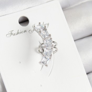 Pirinç Zirkon Taşlı Model Gümüş Renk Sağ Kıkırdak Küpe Pirinç Zirkon Taşlı Model Gümüş Renk Sağ Kıkırdak Küpe