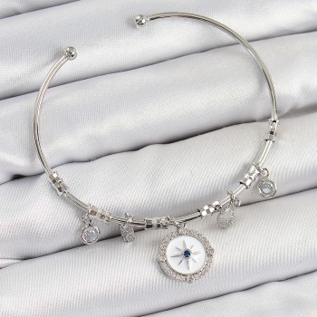 Pirinç Zirkon Taşlı Pusula Model Gümüş Renk Charm Bileklik Pirinç Zirkon Taşlı Pusula Model Gümüş Renk Charm Bileklik