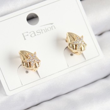Pirinç Zirkon Taşlı Yıldız Model Gold Renk Çocuk Küpe Pirinç Zirkon Taşlı Yıldız Model Gold Renk Çocuk Küpe