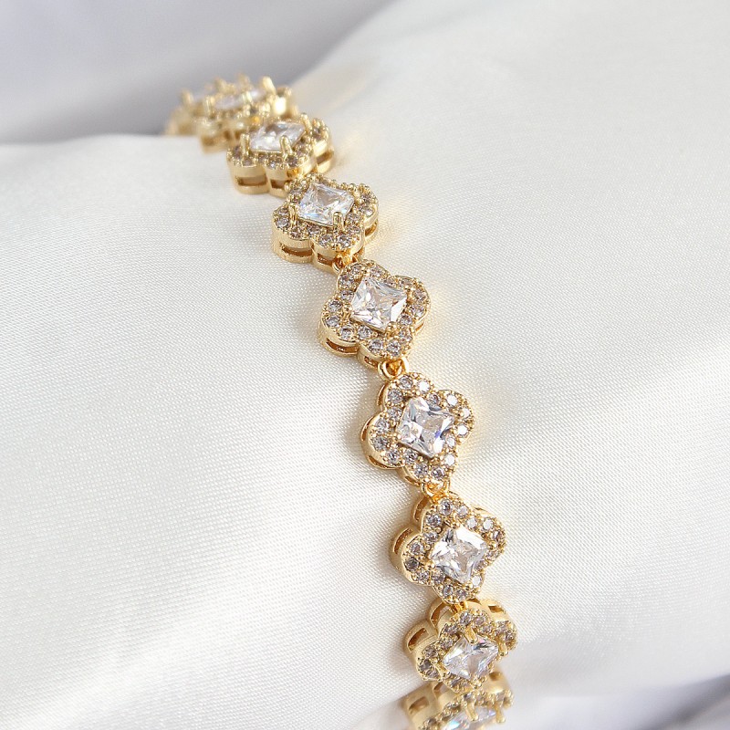 Pirinç Zirkon Taşlı Yonca Baget Model Gold Renk VIP Seri Kadın Bileklik Pirinç Zirkon Taşlı Yonca Baget Model Gold Renk VIP Seri Kadın Bileklik