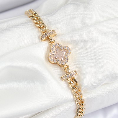 Pirinç Zirkon Taşlı Yonca Model Gold Renk Kadın Bileklik Pirinç Zirkon Taşlı Yonca Model Gold Renk Kadın Bileklik