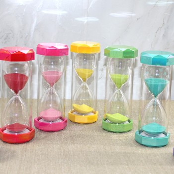 Plastik Çerçeveli Renkli 15 Dk Kum Saati Plastik Çerçeveli Renkli 15 Dk Kum Saati