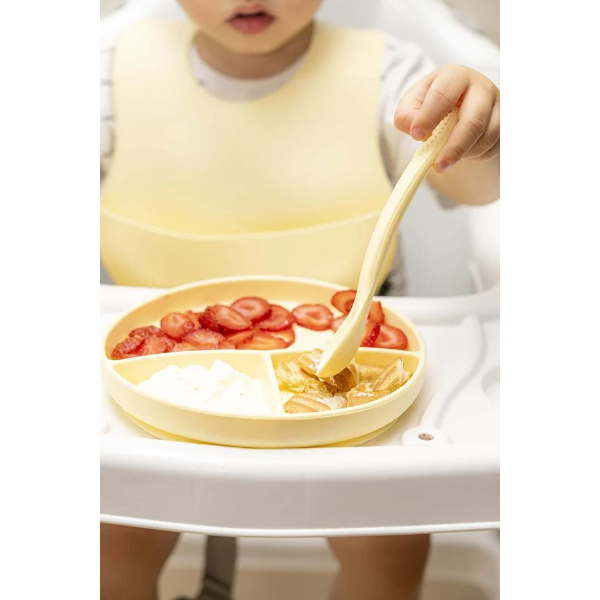 Sarı 3’lü Silikon Yemek Seti – Önlük + Diş Kaşıyıcılı Kaşık + Vakumlu Tabak Sarı 3’lü Silikon Yemek Seti – Önlük + Diş Kaşıyıcılı Kaşık + Vakumlu Tabak