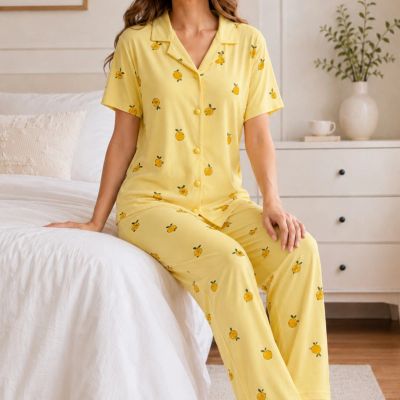 Sarı Limon Desenli Kısa Kollu Gömlek Yaka Milan Kumaş Kadın Pijama Takımı Sarı Limon Desenli Kısa Kollu Gömlek Yaka Milan Kumaş Kadın Pijama Takımı