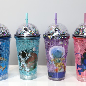 Sevimli Astronot Pipetli Işıklı Pullu Suluk Bardak 400 ml Sevimli Astronot Pipetli Işıklı Pullu Suluk Bardak 400 ml