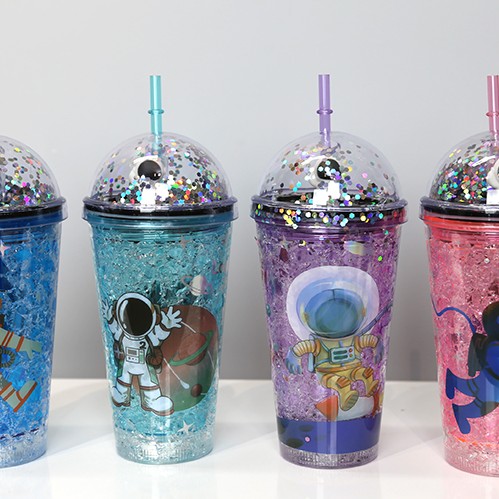 Sevimli Astronot Pipetli Işıklı Pullu Suluk Bardak 400 ml Sevimli Astronot Pipetli Işıklı Pullu Suluk Bardak 400 ml