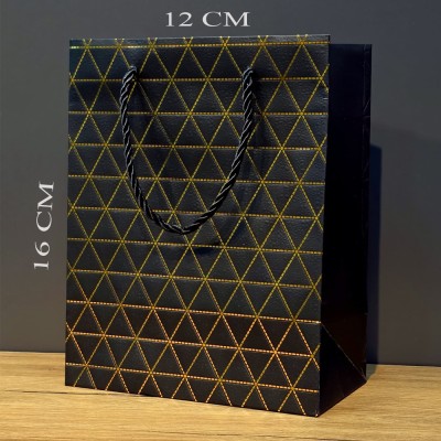 Siyah Geometrik Desenli Mini Boy Karton Hediye Çantası Siyah Geometrik Desenli Mini Boy Karton Hediye Çantası