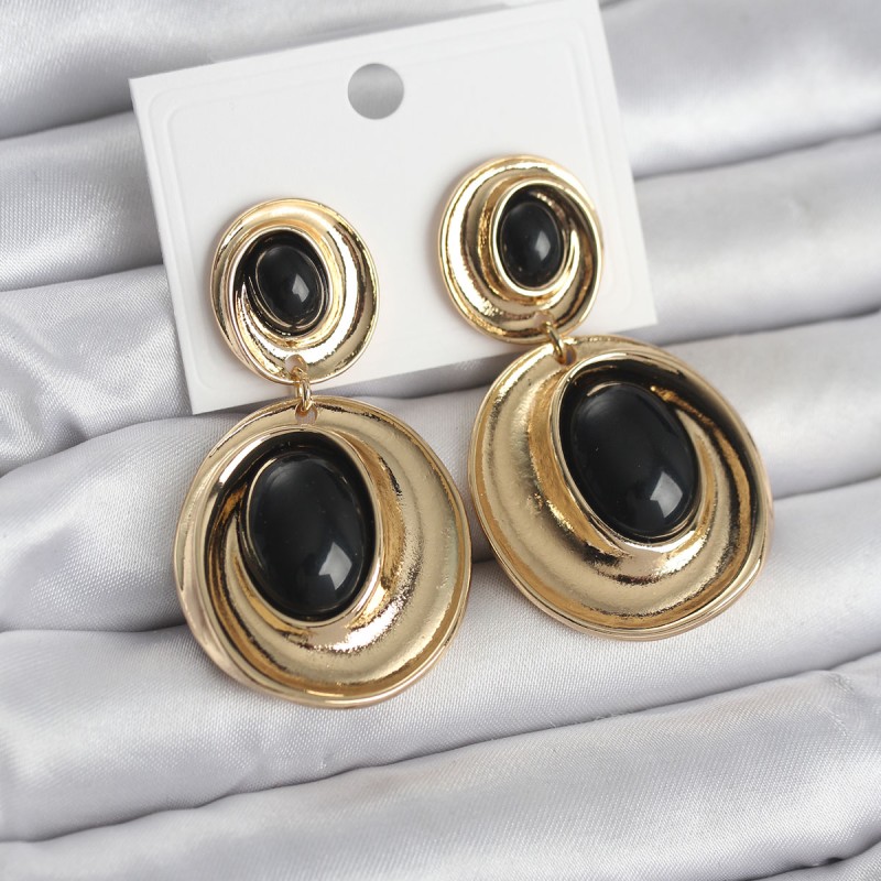 Siyah Sallantılı Damla Model Gold Renk Vintage Kadın Küpe Siyah Sallantılı Damla Model Gold Renk Vintage Kadın Küpe