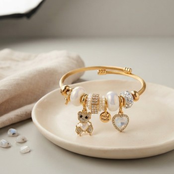 Tedy Bear Model Gold Renk Beyaz Charmlı Bileklik Tedy Bear Model Gold Renk Beyaz Charmlı Bileklik