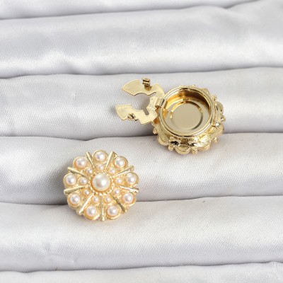Vintage Model Gold Renk Düğme veya Manşet Broşu Vintage Model Gold Renk Düğme veya Manşet Broşu
