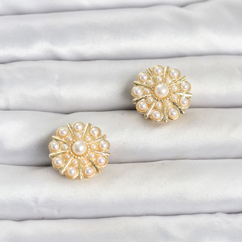 Vintage Model Gold Renk Düğme veya Manşet Broşu Vintage Model Gold Renk Düğme veya Manşet Broşu